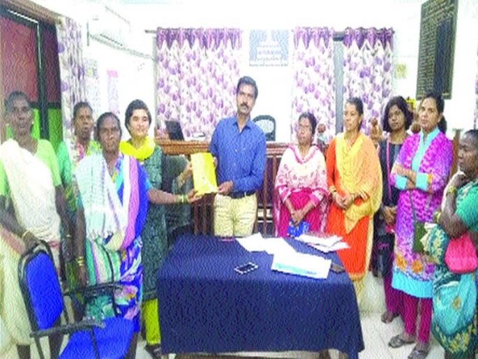 Delegation meet to tahsil, led by Dr. Vaishali Patil | सावित्रीच्या लेकींची तहसीलवर धडक; डॉ. वैशाली पाटील यांच्या नेतृत्वाखालील शिष्टमंडळाने दिले निवेदन Delegation meet to tahsil, led by Dr. Vaishali Patil | सावित्रीच्या लेकींची तहसीलवर धडक; डॉ. वैशाली पाटील यांच्या नेतृत्वाखालील शिष्टमंडळाने दिले निवेदन