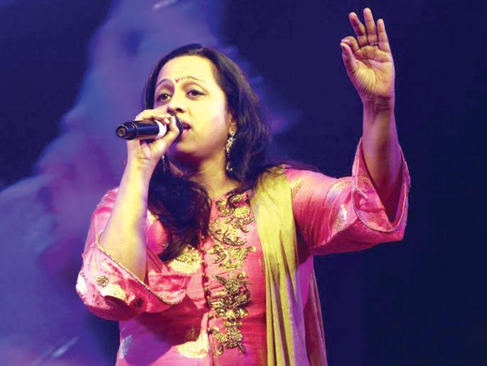 Performing the celebration of the Sundarbadi festival, the cast and the fiesta performed the song | सिंधुदुर्ग : सुंदरवाडी महोत्सवाची जल्लोषी सांगता, कलाकारांनी केली भन्नाट गाणी सादर