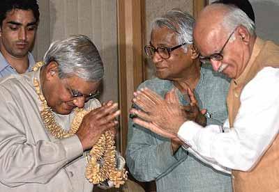 The manifesto was forgotten, and all the opponents were like this! | जाहीरनाम्याचाच विसर पडला अन् सर्व विरोधकांची अशी झाली फजिती! The manifesto was forgotten, and all the opponents were like this! | जाहीरनाम्याचाच विसर पडला अन् सर्व विरोधकांची अशी झाली फजिती!