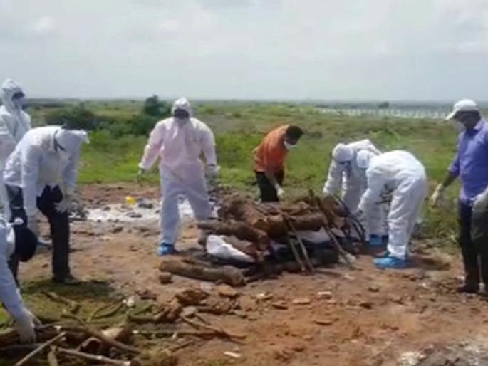 RSS workers rushed to the funeral | अंत्यविधीसाठी धावून आले आरएसएसचे कार्यकर्ते RSS workers rushed to the funeral | अंत्यविधीसाठी धावून आले आरएसएसचे कार्यकर्ते