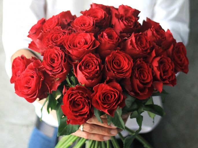 compliant against yoth for proposing girl on valentine day | व्हॅलेंटाईन दिनाच्या शुभेच्छा देणे पडले महागात ; तरुणाविरोधात गुन्हा दाखल compliant against yoth for proposing girl on valentine day | व्हॅलेंटाईन दिनाच्या शुभेच्छा देणे पडले महागात ; तरुणाविरोधात गुन्हा दाखल