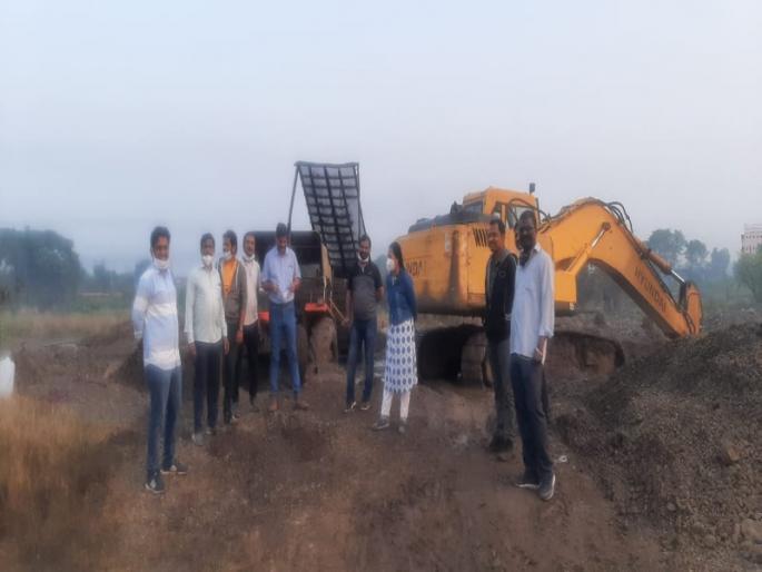 Police beat up sand mafias in Dehu village | देहू गावात थैमान घालणाऱ्या वाळू माफियांना पोलिसांचा दणका Police beat up sand mafias in Dehu village | देहू गावात थैमान घालणाऱ्या वाळू माफियांना पोलिसांचा दणका