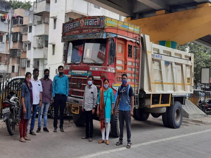 Police keep a close eye on sand thieves in Pimpri, arrest the driver along with the owner of the truck | पिंपरीत वाळू चोरणाऱ्यांवर पोलिसांची करडी नजर, ट्रकच्या मालकासह चालकाला अटक Police keep a close eye on sand thieves in Pimpri, arrest the driver along with the owner of the truck | पिंपरीत वाळू चोरणाऱ्यांवर पोलिसांची करडी नजर, ट्रकच्या मालकासह चालकाला अटक