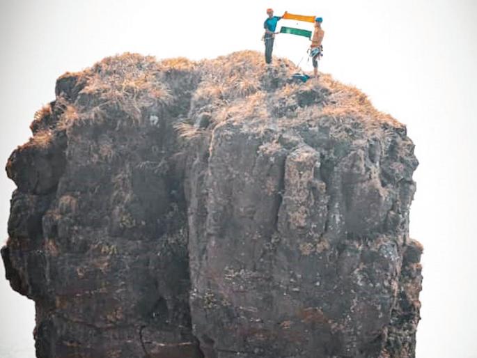 Ambarnath's mountaineers made a whirlwind cone | अंबरनाथच्या गिर्यारोहकांनी केला वानरलिंगी सुळका सर