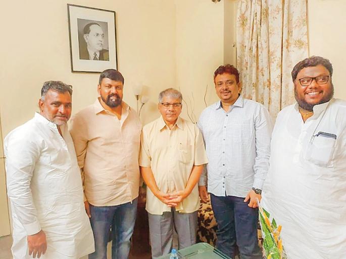 Mega-recruitment continues in 'Vanchit Bahujan Aaghadi'; The entry of two former councilors along with the nationalist city chief | ‘वंचित’मध्येही मेगाभरती सुरू; राष्ट्रवादी शहराध्यक्षांसह दोन माजी नगरसेवकांचा प्रवेश Mega-recruitment continues in 'Vanchit Bahujan Aaghadi'; The entry of two former councilors along with the nationalist city chief | ‘वंचित’मध्येही मेगाभरती सुरू; राष्ट्रवादी शहराध्यक्षांसह दोन माजी नगरसेवकांचा प्रवेश