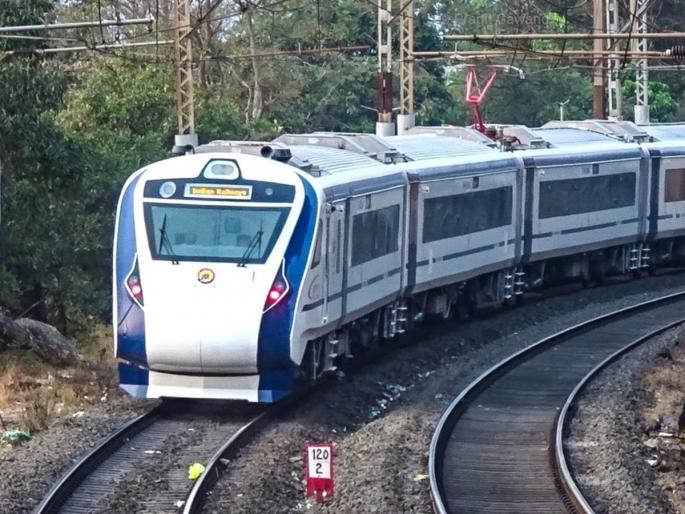 Vande Bharat coming from Mumbai to Solapur will run till Kalburgi karnataka; Approval from Railway Minister | मुंबईहून सोलापूरला येणारी वंदे भारत कलबुर्गीपर्यंत धावणार; रेल्वे मंत्र्यांकडून तत्वत: मान्यता Vande Bharat coming from Mumbai to Solapur will run till Kalburgi karnataka; Approval from Railway Minister | मुंबईहून सोलापूरला येणारी वंदे भारत कलबुर्गीपर्यंत धावणार; रेल्वे मंत्र्यांकडून तत्वत: मान्यता
