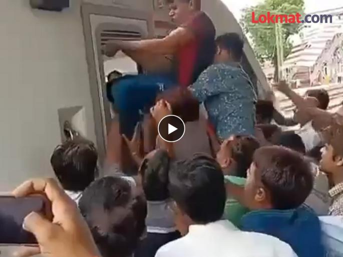 Vande Bharat loco pilot fought to train operate in this dispute guard assaulted in rajasthan gangapur | Vande Bharat : दे दणादण! वंदे भारत ट्रेन चालवण्यासाठी लोको पायलट भिडले, तुफान राडा घालत गार्डवर हल्ला Vande Bharat loco pilot fought to train operate in this dispute guard assaulted in rajasthan gangapur | Vande Bharat : दे दणादण! वंदे भारत ट्रेन चालवण्यासाठी लोको पायलट भिडले, तुफान राडा घालत गार्डवर हल्ला