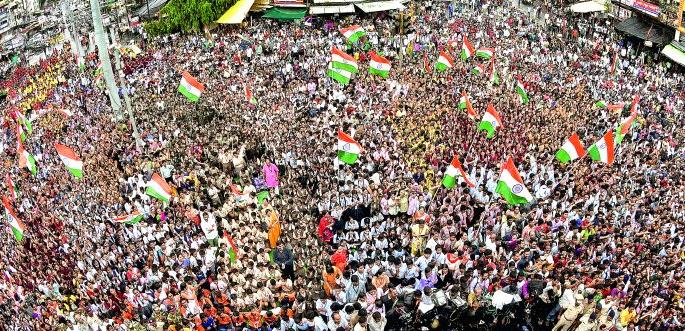 Vande Mataram singled in unison at Nagpur's surroundings | नागपुरात आसमंतात एकसुरात निनादला वंदे मातरम् Vande Mataram singled in unison at Nagpur's surroundings | नागपुरात आसमंतात एकसुरात निनादला वंदे मातरम्