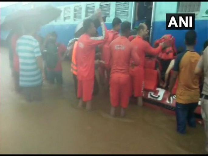 Anger over the railway administration and praise on the NDRF | Mahalaxmi Express : रेल्वे प्रशासनावर संताप तर एनडीआरएफवर स्तुतिसुमने  Anger over the railway administration and praise on the NDRF | Mahalaxmi Express : रेल्वे प्रशासनावर संताप तर एनडीआरएफवर स्तुतिसुमने