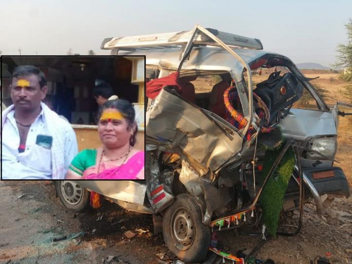 Husband and wife died on the spot in a collision between two cars at Vangi on the Old Sangli Satara road | Sangli: दोन कारची समोरासमोर धडक; अपघातात पती-पत्नी जागीच ठार, ५ जण जखमी Husband and wife died on the spot in a collision between two cars at Vangi on the Old Sangli Satara road | Sangli: दोन कारची समोरासमोर धडक; अपघातात पती-पत्नी जागीच ठार, ५ जण जखमी