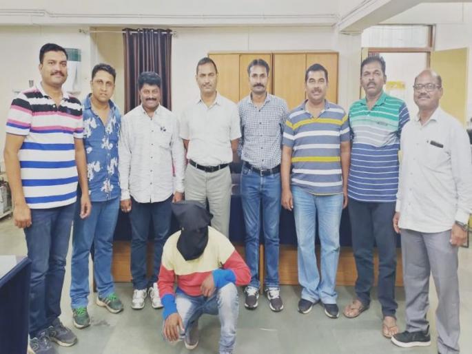 A gang of robbers arrest in Wani-Saputara area | वणी-सापुतारा महामार्गावर लूटमार करणाºया टोळीचा म्होरक्या गजाआड A gang of robbers arrest in Wani-Saputara area | वणी-सापुतारा महामार्गावर लूटमार करणाºया टोळीचा म्होरक्या गजाआड