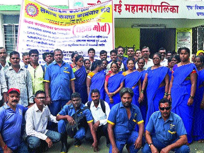 Front of the Contract Labor Department's office | कंत्राटी कामगारांचा विभाग कार्यालयावर मोर्चा Front of the Contract Labor Department's office | कंत्राटी कामगारांचा विभाग कार्यालयावर मोर्चा