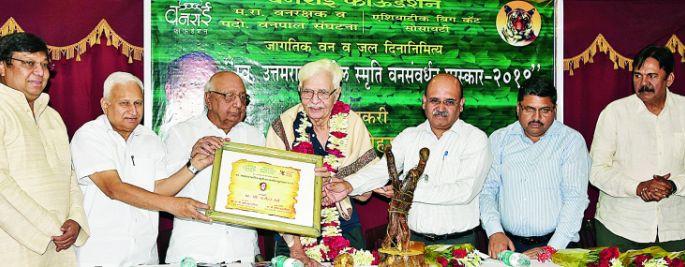 Need to find artwork in nature: Suresh Dwadashiwar | त्यासाठी निसर्गात कलाकृती शोधावी लागेल : सुरेश द्वादशीवार Need to find artwork in nature: Suresh Dwadashiwar | त्यासाठी निसर्गात कलाकृती शोधावी लागेल : सुरेश द्वादशीवार