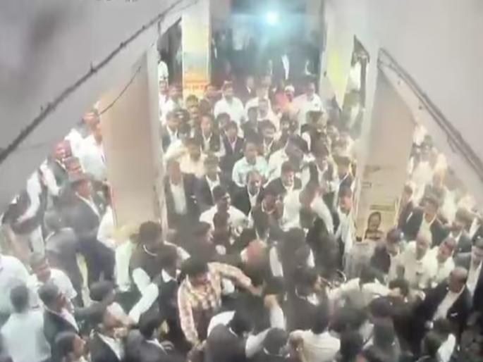 Lawyers beat up sub inspector and constable in Varanasi court premises hospitalised | VIDEO: कोर्टात येताच घेरलं आणि सगळे तुटून पडले; पोलीस अधिकाऱ्यावर हल्ला, डोक्यात जखमा