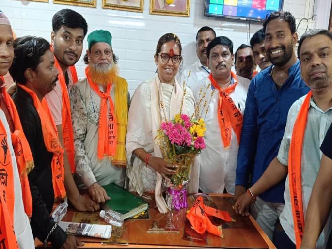 mumbai north central lok sabha election result 2024 varsha gaikwad lead after the eleventh round the votes of congress along with uddhav sena were decisive maharshtra live result | अकराव्या फेरीनंतर वर्षा गायकवाड सुसाट; उद्धवसेनेसह काँग्रेसची मते ठरली निर्णायक mumbai north central lok sabha election result 2024 varsha gaikwad lead after the eleventh round the votes of congress along with uddhav sena were decisive maharshtra live result | अकराव्या फेरीनंतर वर्षा गायकवाड सुसाट; उद्धवसेनेसह काँग्रेसची मते ठरली निर्णायक