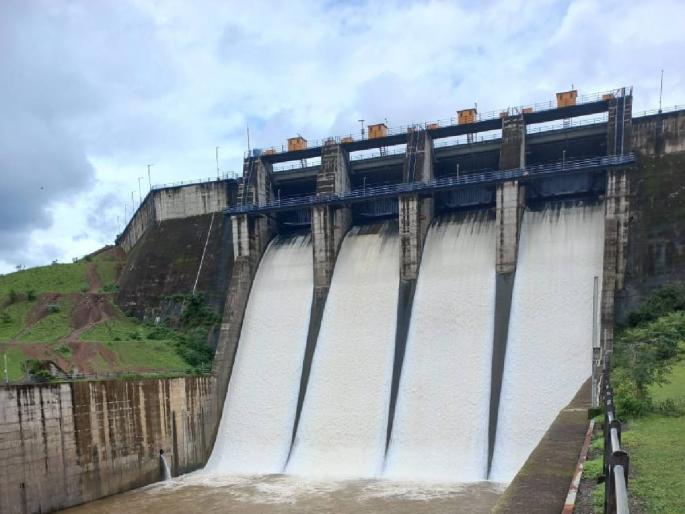 Urdhwa Wardha @ 100 per cent, three other projects also 'overflow', rainfall continues | उर्ध्व वर्धा @ १०० टक्के, अन्य तीन प्रकल्पही 'ओव्हरफ्लो', पाणलोट क्षेत्रासह एमपीमध्ये संततधार Urdhwa Wardha @ 100 per cent, three other projects also 'overflow', rainfall continues | उर्ध्व वर्धा @ १०० टक्के, अन्य तीन प्रकल्पही 'ओव्हरफ्लो', पाणलोट क्षेत्रासह एमपीमध्ये संततधार