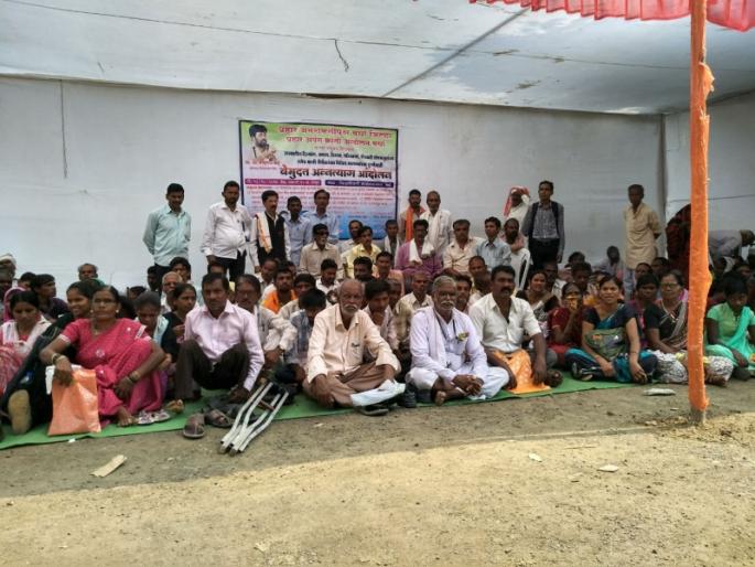 Protest against public anti-corruption policies, agitation of Jan Praja Jana Shakti | अन्नत्यागातून नोंदविला जनसामान्य विरोधी धोरणांचा निषेध, प्रहार जनशक्तीचं आंदोलन Protest against public anti-corruption policies, agitation of Jan Praja Jana Shakti | अन्नत्यागातून नोंदविला जनसामान्य विरोधी धोरणांचा निषेध, प्रहार जनशक्तीचं आंदोलन