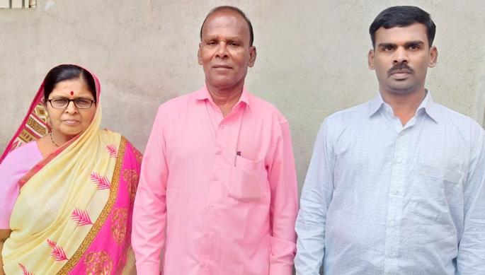 Train boy rescued in Solapur | रेल्वेतून चुकून आलेल्या मुलाचा सोलापुरात झाला उद्धार !  Train boy rescued in Solapur | रेल्वेतून चुकून आलेल्या मुलाचा सोलापुरात झाला उद्धार !