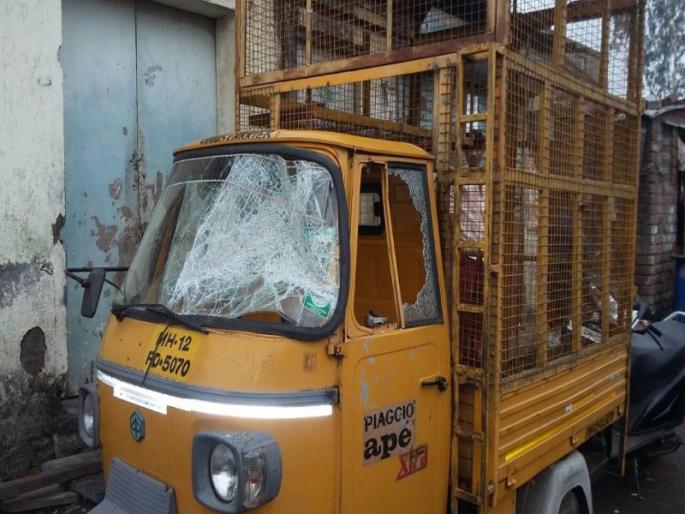 The erosion of vehicles in previous years, the fifth incident of six months | पूर्वीच्या भांडणावरुन वारज्यात वाहनांची तोडफोड, सहा महिन्यातील पाचवी घटना The erosion of vehicles in previous years, the fifth incident of six months | पूर्वीच्या भांडणावरुन वारज्यात वाहनांची तोडफोड, सहा महिन्यातील पाचवी घटना