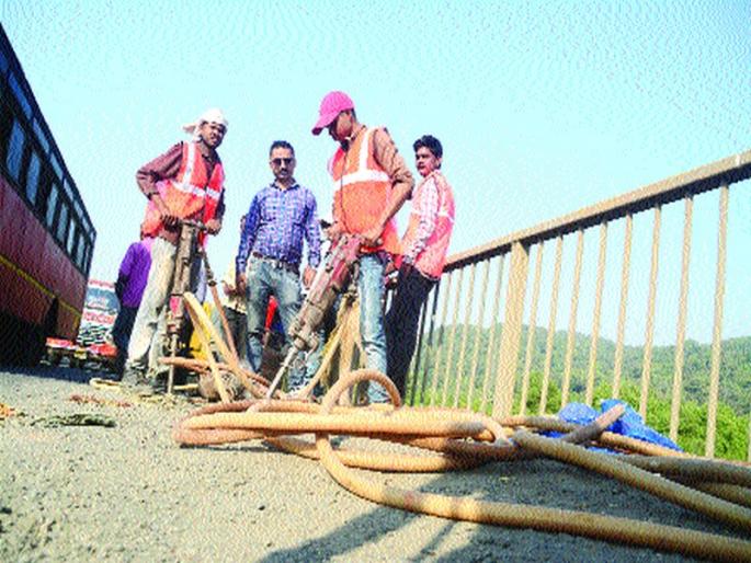 The mausoleum of the Versace bridge | वरसावे पुलाच्या दुरुस्तीला उद्याचा मुहूर्त The mausoleum of the Versace bridge | वरसावे पुलाच्या दुरुस्तीला उद्याचा मुहूर्त