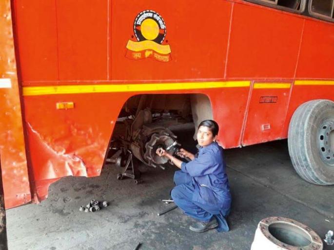She's in ST Workshop | एसटी वर्कशॉपमधली ती She's in ST Workshop | एसटी वर्कशॉपमधली ती
