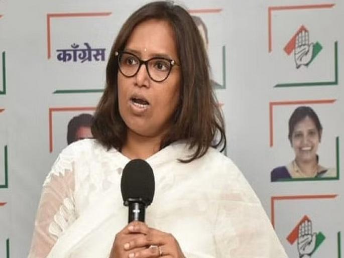 Varsha Gaikwad's 'Nyaypatra' guarantee to solve civil problems! | नागरी प्रश्नांना पूर्ण करण्याची वर्षा गायकवाड यांच्या 'न्यायपत्रा'तून हमी!  Varsha Gaikwad's 'Nyaypatra' guarantee to solve civil problems! | नागरी प्रश्नांना पूर्ण करण्याची वर्षा गायकवाड यांच्या 'न्यायपत्रा'तून हमी!