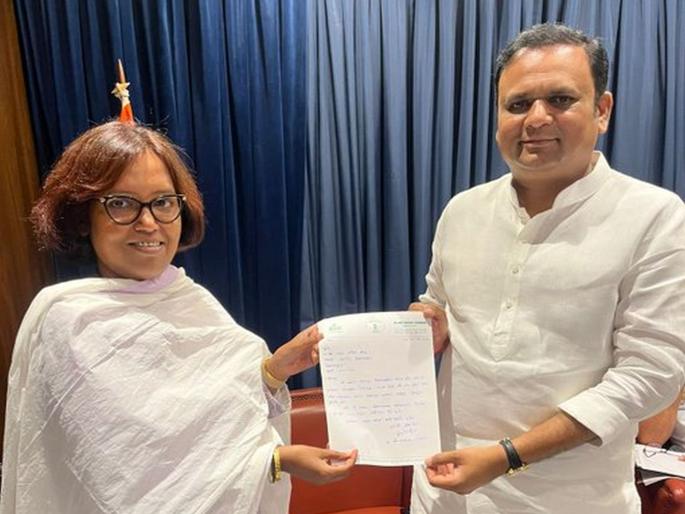 Varsha Gaikwad's resignation from MLA; Some more Congress-Shiv Sena MLAs will resign | वर्षा गायकवाडांचा आमदारकीचा राजीनामा; काँग्रेस- शिवसेनेचे आणखी काही आमदार राजीनामा देणार Varsha Gaikwad's resignation from MLA; Some more Congress-Shiv Sena MLAs will resign | वर्षा गायकवाडांचा आमदारकीचा राजीनामा; काँग्रेस- शिवसेनेचे आणखी काही आमदार राजीनामा देणार