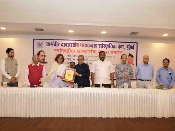 in mumbai the new generation should try to take the ambedkari movement forward statement by mp varsha gaikwad | "आंबेडकरी चळवळ पुढे नेण्यासाठी नवीन पिढीने प्रयत्न करावेत"; खासदार वर्षा गायकवाड यांचे विधान in mumbai the new generation should try to take the ambedkari movement forward statement by mp varsha gaikwad | "आंबेडकरी चळवळ पुढे नेण्यासाठी नवीन पिढीने प्रयत्न करावेत"; खासदार वर्षा गायकवाड यांचे विधान