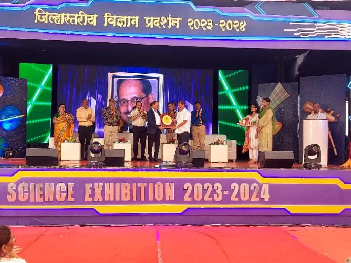 Enthusiastic response of Pediatricians to District Science Exhibition at Versova | वर्सोवा येथे जिल्हा विज्ञान प्रदर्शनाला बालवैज्ञानिकांचा उत्स्फूर्त प्रतिसाद Enthusiastic response of Pediatricians to District Science Exhibition at Versova | वर्सोवा येथे जिल्हा विज्ञान प्रदर्शनाला बालवैज्ञानिकांचा उत्स्फूर्त प्रतिसाद