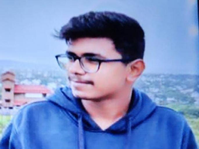 Varun Korde, a young man died in an accident due to a drunk driver in kolhapur | बॅडमिंटन खेळून घराजवळ आला, पण 'वरुण'वर काळाने घातला घाला; मद्यपी चालकाच्या बेदरकारीने हाकनाक बळी गेला Varun Korde, a young man died in an accident due to a drunk driver in kolhapur | बॅडमिंटन खेळून घराजवळ आला, पण 'वरुण'वर काळाने घातला घाला; मद्यपी चालकाच्या बेदरकारीने हाकनाक बळी गेला