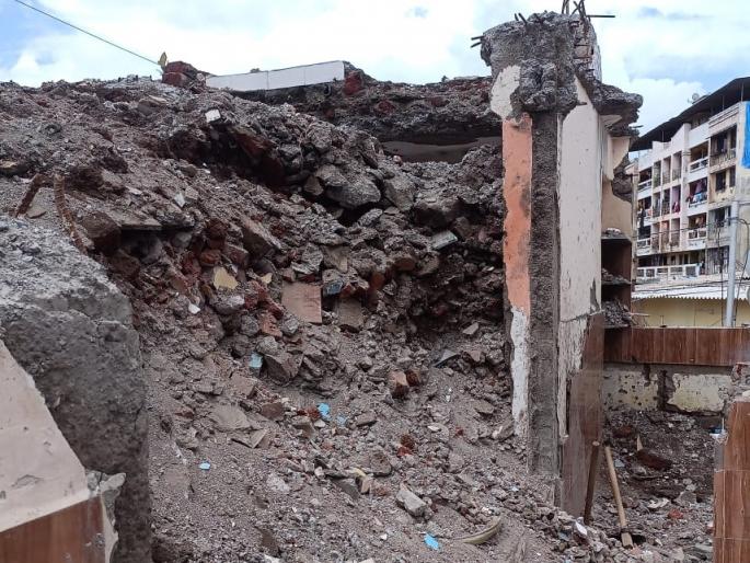 140 high risk buildings in Vasai | वसईत १४० अतिधोकादायक इमारती; ३६९ इमारती खाली करण्याच्या नोटिसा 140 high risk buildings in Vasai | वसईत १४० अतिधोकादायक इमारती; ३६९ इमारती खाली करण्याच्या नोटिसा