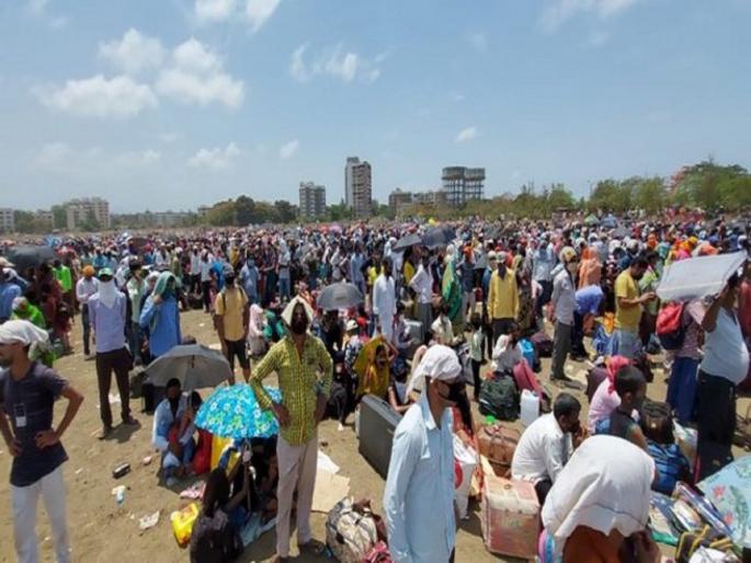 Shocking, 58-year-old woman waiting for train token at Vasai ground dies | धक्कादायक ! उन्हाची काहिली, ट्रेनच्या प्रतीक्षेत असलेल्या महिलेच्या जीवावर बेतली! Shocking, 58-year-old woman waiting for train token at Vasai ground dies | धक्कादायक ! उन्हाची काहिली, ट्रेनच्या प्रतीक्षेत असलेल्या महिलेच्या जीवावर बेतली!