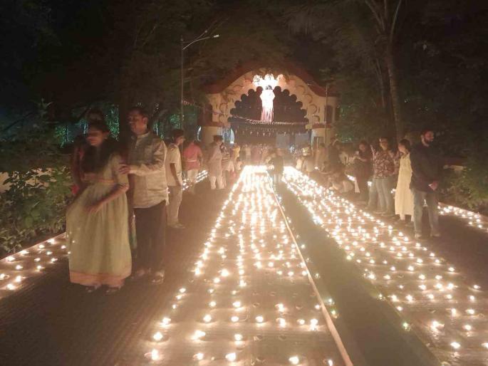 Vasai fort lit up with 111 torches and 11,111 lamps! | वसईचा किल्ला १११ मशाली व ११,१११ दिव्यांनी उजळला ! Vasai fort lit up with 111 torches and 11,111 lamps! | वसईचा किल्ला १११ मशाली व ११,१११ दिव्यांनी उजळला !