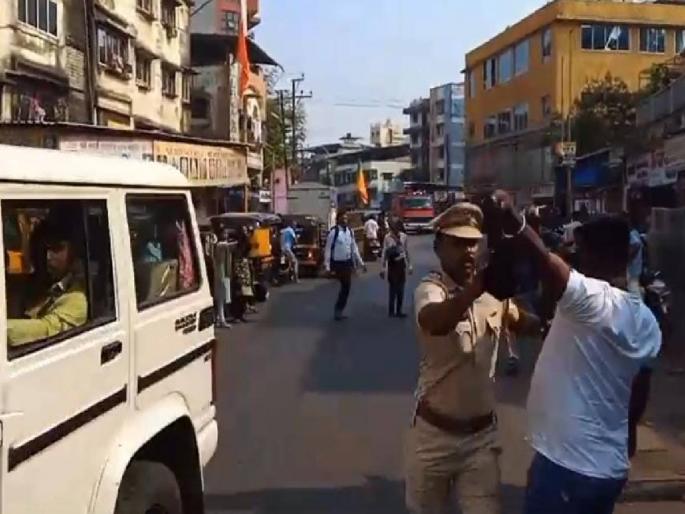 Union Minister on Vasai water issue | वसईच्या पाणी प्रश्नावरून केंद्रीय मंत्री; नितीन गडकरींना दाखवले काळे झेंडे Union Minister on Vasai water issue | वसईच्या पाणी प्रश्नावरून केंद्रीय मंत्री; नितीन गडकरींना दाखवले काळे झेंडे