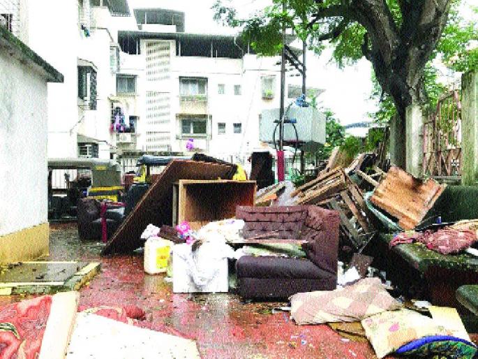 Due to rain and floods in Vasai Virar, billions of people suffer losses | वसई विरारमधील पाऊस व पुरामुळे नागरिकांचे कोट्यवधींचे नुकसान Due to rain and floods in Vasai Virar, billions of people suffer losses | वसई विरारमधील पाऊस व पुरामुळे नागरिकांचे कोट्यवधींचे नुकसान