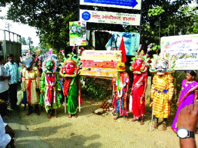 Tribal tribal people celebrate Vagoba festival in Palghar | पालघरमध्ये आदिवासी जमातीचा वाघोबा उत्सव उत्साहात
