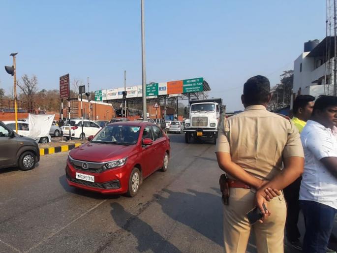 Local citizens in vasai demands discount from FASTag | FASTagमधून स्थानिक वाहनधारकांना सवलत द्या; आमदार राजेश पाटील यांच्यासह स्थानिकांचा ठिय्या Local citizens in vasai demands discount from FASTag | FASTagमधून स्थानिक वाहनधारकांना सवलत द्या; आमदार राजेश पाटील यांच्यासह स्थानिकांचा ठिय्या