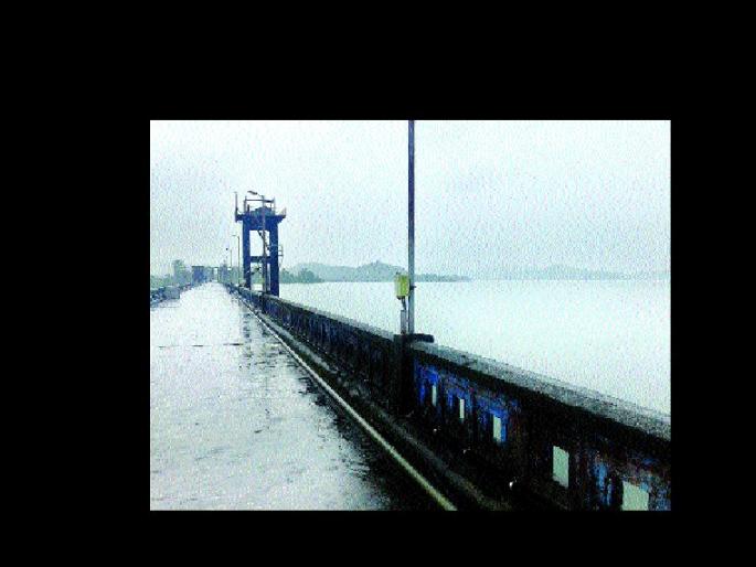 The burden of projects on the Palghar district, and the motivation of the Guardian Minister | पालघर जिल्हावासियांंवर प्रकल्पांचे ओझे, पालकमंत्र्यांकडून आंदोलकांचना वाटाण्याच्या अक्षता The burden of projects on the Palghar district, and the motivation of the Guardian Minister | पालघर जिल्हावासियांंवर प्रकल्पांचे ओझे, पालकमंत्र्यांकडून आंदोलकांचना वाटाण्याच्या अक्षता