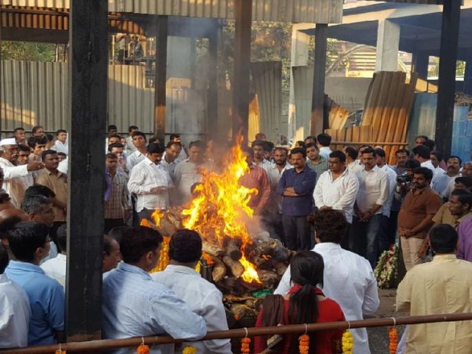 Former Deputy Speaker of the Legislative Council Vasantrao Davkhare, merged with Anant | विधान परिषदेचे माजी उपसभापती वसंतराव डावखरे अनंतात विलीन Former Deputy Speaker of the Legislative Council Vasantrao Davkhare, merged with Anant | विधान परिषदेचे माजी उपसभापती वसंतराव डावखरे अनंतात विलीन