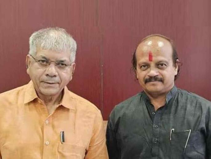 Lok Sabha Elections 2024 Pune Vasant More joins Vanchit Bahujan Aghadi after announcement of official nomination | लोकसभा निवडणूक 2024: आधी तिकीट नंतरच पक्षप्रवेश; वसंत मोरेंचा पॅटर्नच वेगळा!