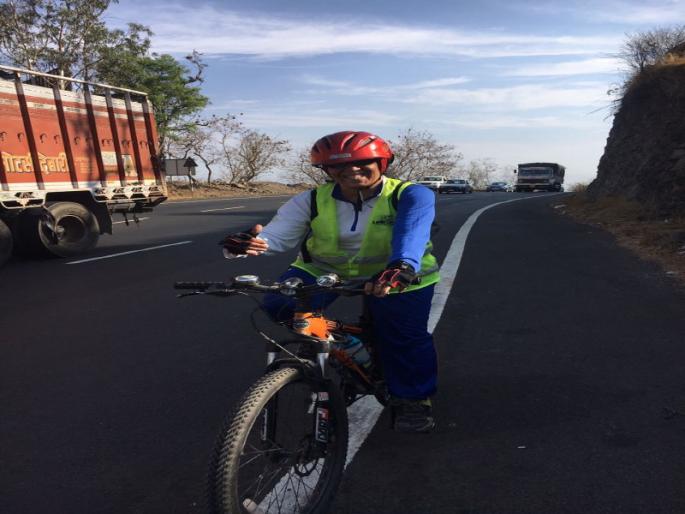 At the age of 56, she will go solo bicycle ride from Kanyakumari to Leah | ५६व्या वर्षी ती एकटी करणार कन्याकुमारी ते लेहपर्यंत सायकल प्रवास 