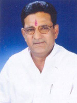 Debt relief without the application of former MP Adv.Vasantrao More | पारोळ्याचे माजी खासदार अॅड.वसंतराव मोरे यांच्या खात्यात अर्ज न करताच कर्जमाफीची रक्कम Debt relief without the application of former MP Adv.Vasantrao More | पारोळ्याचे माजी खासदार अॅड.वसंतराव मोरे यांच्या खात्यात अर्ज न करताच कर्जमाफीची रक्कम