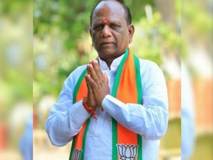 BJP MP Mansukh Vasava takes back his resignation | ...अन् 'त्या' भाजप खासदारानं २४ तासांत राजीनामा मागे घेतला; दिलं 'चकटफू' कारण BJP MP Mansukh Vasava takes back his resignation | ...अन् 'त्या' भाजप खासदारानं २४ तासांत राजीनामा मागे घेतला; दिलं 'चकटफू' कारण