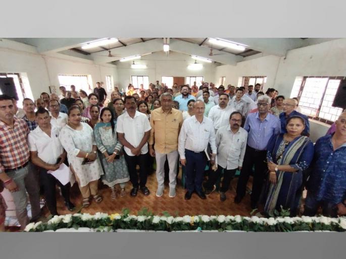 solar power generating panels to be mounted on fishing trawlers; Power Minister Sudin Dhavalikar's information | मासेमारी ट्रोलरवर बसणार सौर उर्जा निर्माण करणारे पॅनल; वीजमंत्री सुदीन ढवळीकरांची माहिती solar power generating panels to be mounted on fishing trawlers; Power Minister Sudin Dhavalikar's information | मासेमारी ट्रोलरवर बसणार सौर उर्जा निर्माण करणारे पॅनल; वीजमंत्री सुदीन ढवळीकरांची माहिती