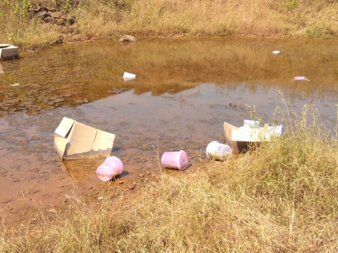 Man-made organisms thrown in the open space | खुल्या जागेत फेकण्यात आले शस्त्रक्रीयेनंतरचे माणसांचे अवयव Man-made organisms thrown in the open space | खुल्या जागेत फेकण्यात आले शस्त्रक्रीयेनंतरचे माणसांचे अवयव