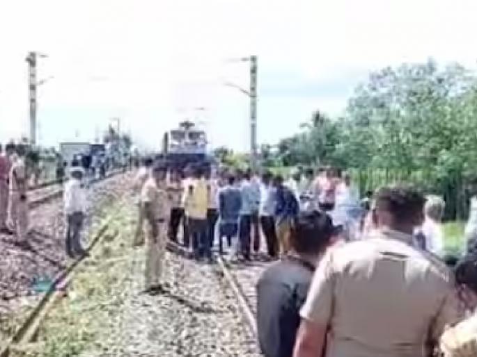 Maharashtra Express stopped for six hours at Vasgad Sangli, plight of passengers | Sangli: वसगडेत महाराष्ट्र एक्स्प्रेस सहा तास रोखली, प्रवाशांचे हाल  Maharashtra Express stopped for six hours at Vasgad Sangli, plight of passengers | Sangli: वसगडेत महाराष्ट्र एक्स्प्रेस सहा तास रोखली, प्रवाशांचे हाल