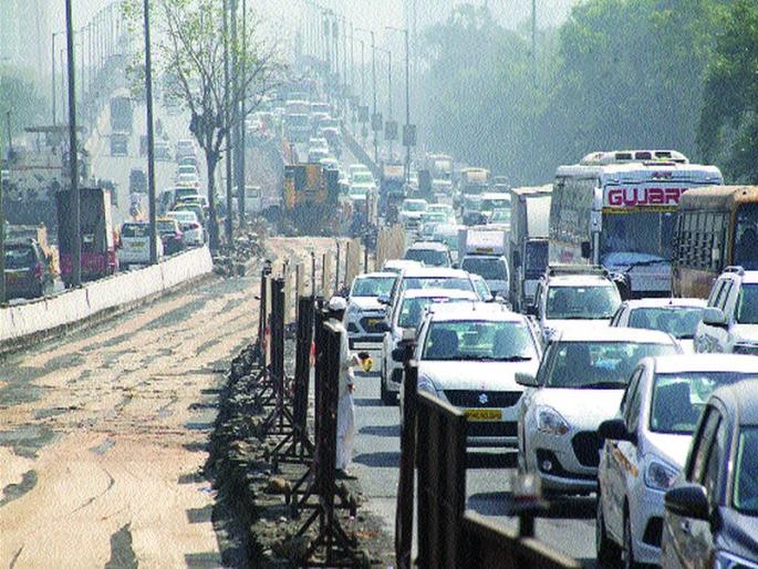  Interruption of flyover works | उड्डाणपुलाच्या कामांचा वाहतुकीस अडथळा