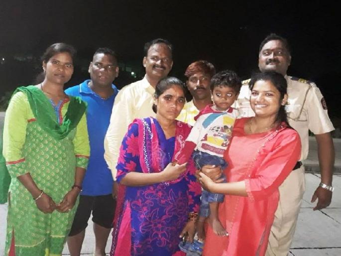 child was kidnapped from Vashi railway station in Navi Mumbai | नवी मुंबईतील वाशी रेल्वे स्थानकावरुन अपहरण करण्यात आलेला चिमुकला कळव्यात सापडला child was kidnapped from Vashi railway station in Navi Mumbai | नवी मुंबईतील वाशी रेल्वे स्थानकावरुन अपहरण करण्यात आलेला चिमुकला कळव्यात सापडला