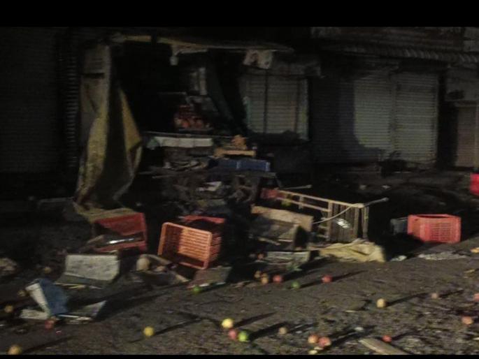 A post inciting communal tension; Tension in Shirpur, vandalism in bus station area by mob | जातीय तणाव निर्माण करणारी पोस्ट; शिरपूर मधे तणाव, जमावकडून बस स्थानक परिसरात तोडफोड A post inciting communal tension; Tension in Shirpur, vandalism in bus station area by mob | जातीय तणाव निर्माण करणारी पोस्ट; शिरपूर मधे तणाव, जमावकडून बस स्थानक परिसरात तोडफोड