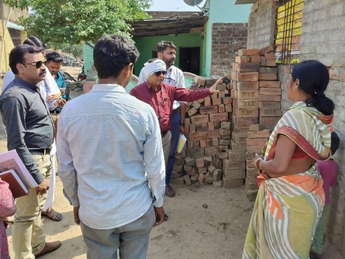 Instructions to complete the partial work of houses! | घरकुलांची अर्धवट कामे पूर्ण करण्याचे निर्देश ! बीडीओंकडून कामांची पाहणी Instructions to complete the partial work of houses! | घरकुलांची अर्धवट कामे पूर्ण करण्याचे निर्देश ! बीडीओंकडून कामांची पाहणी